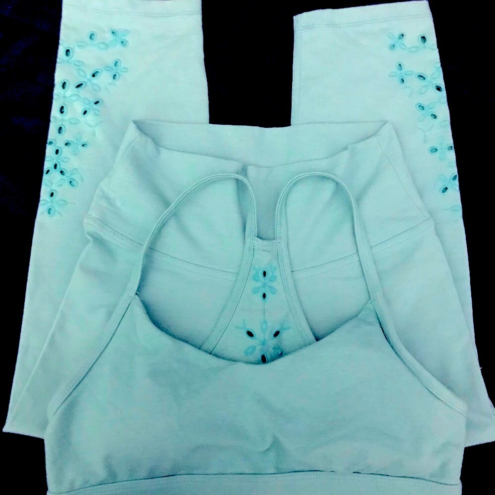 Old navy yoga pant Capri and sports bra